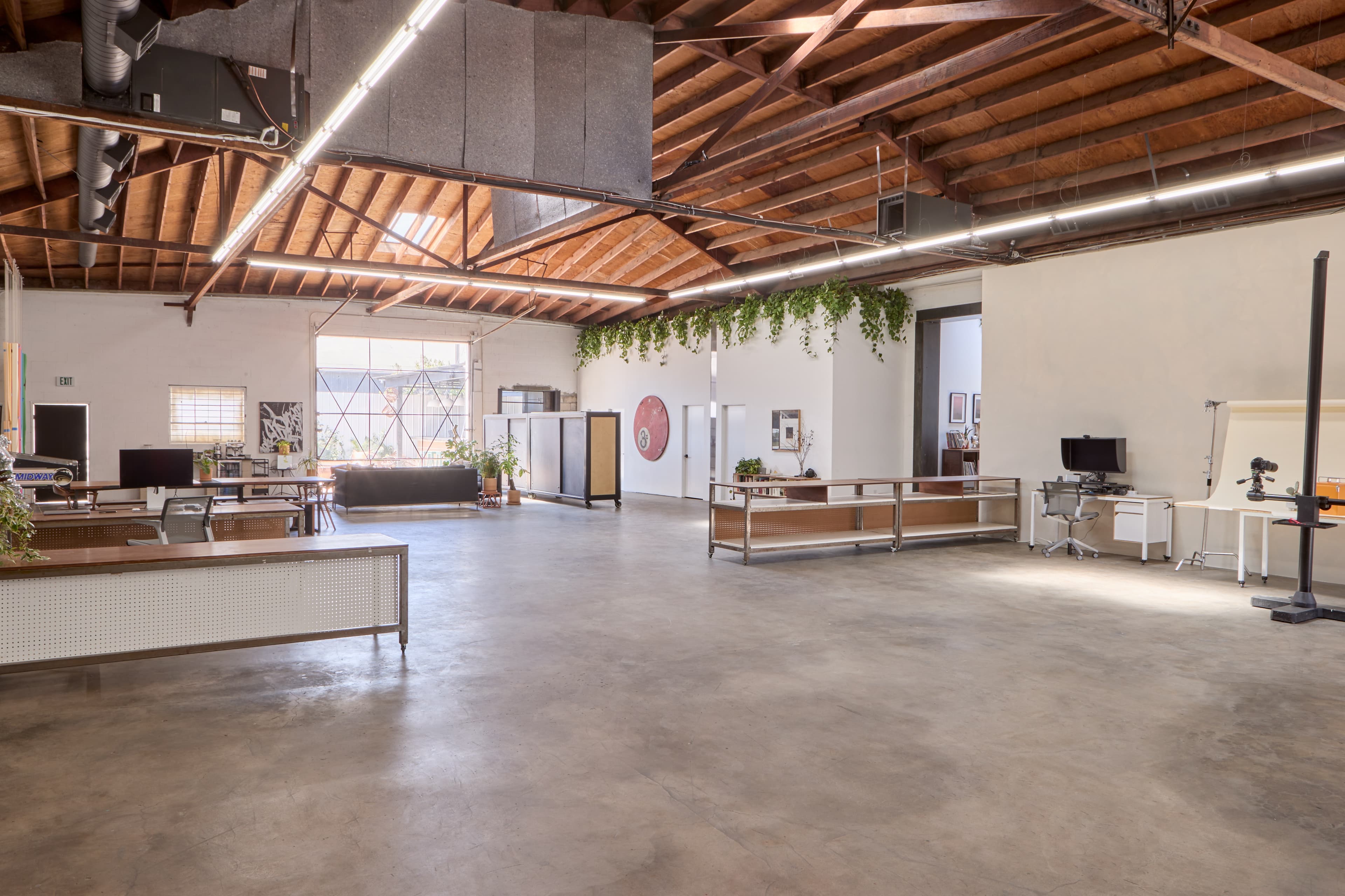Small Green Door — open floor, high ceilings